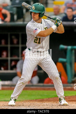 Oklahoma City, OK, États-Unis d'Amérique. 22 mai, 2019. Le voltigeur Baylor Richard Cunningham (21) au bâton lors d'un 2019 Phillips 66 Big 12 premier tour de championnat de baseball match entre l'Oklahoma Sooners et le Baylor Bears à Chickasaw Bricktown Ballpark à Oklahoma City, OK. Siegel gris/CSM/Alamy Live News Banque D'Images