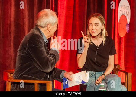 Schull, West Cork, Irlande. 23 mai, 2019. Trois fois en nomination pour un Oscar film star Saoirse Ronan a été interviewé ce soir par Festival Président John Kelleher dans l'Schull Harbour Hotel. L'interview a été fait partie de la 11e Fastnet Film Festival. Le festval s'exécute jusqu'à dimanche. Credit : Andy Gibson/Alamy Live News. Banque D'Images