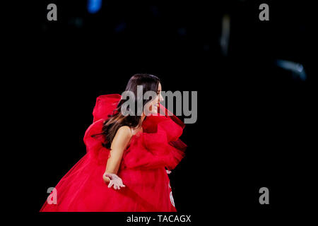 Düsseldorf, Allemagne. 23 mai, 2019. Cäcilia, candidat, dans la finale de la 14e saison de l'Casting Show 'Germany's next Topmodel' à l ISS Dome. Crédit : Rolf Vennenbernd/dpa/Alamy Live News Banque D'Images