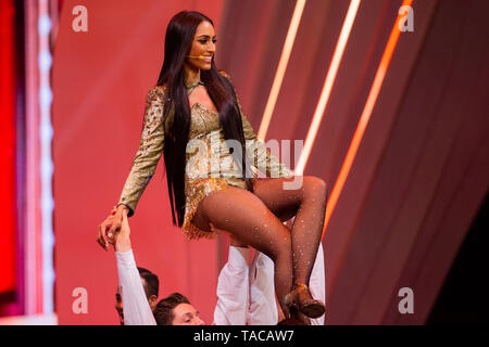 Düsseldorf, Allemagne. 23 mai, 2019. Sayana, candidat, dans la finale de la 14e saison de l'Casting Show 'Germany's next Topmodel' à l ISS Dome. Crédit : Rolf Vennenbernd/dpa/Alamy Live News Banque D'Images
