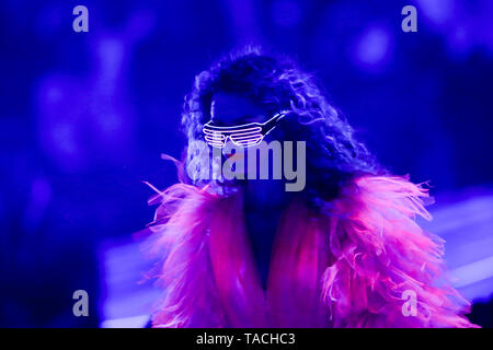 Düsseldorf, Allemagne. 23 mai, 2019. Simone, candidat, dans la finale de la 14e saison de l'Casting Show 'Germany's next Topmodel' à l ISS Dome. Crédit : Rolf Vennenbernd/dpa/Alamy Live News Banque D'Images