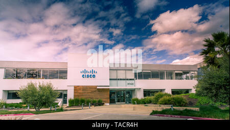 Santa Clara, Californie / USA - Mars 26, 2019 : Cisco Systems, Inc, un bureau de la technologie dans la Silicon Valley, développe, fabrique la mise en réseau Banque D'Images