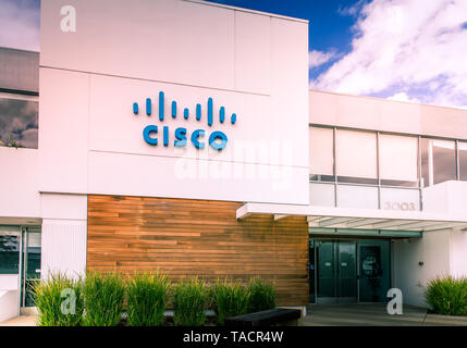 Santa Clara, Californie / USA - Mars 26, 2019 : Cisco Systems, Inc, un bureau de la technologie dans la Silicon Valley, développe, fabrique la mise en réseau Banque D'Images