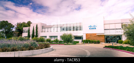 Santa Clara, Californie / USA - Mars 26, 2019 : Cisco Systems, Inc, un bureau de la technologie dans la Silicon Valley, développe, fabrique la mise en réseau Banque D'Images