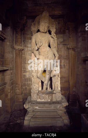 Sculpture de Vishnu dans chaturbhuj temple, Khajuraho, Madhya Pradesh, Inde, Asie Banque D'Images