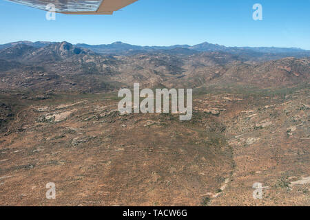Vue aérienne du paysage près de la ville de Springbok dans la province du Cap du Nord de l'Afrique du Sud. Banque D'Images