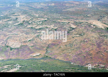Vue aérienne du terrain à la parc national Namaqua dans la province du Cap du Nord de l'Afrique du Sud. Banque D'Images