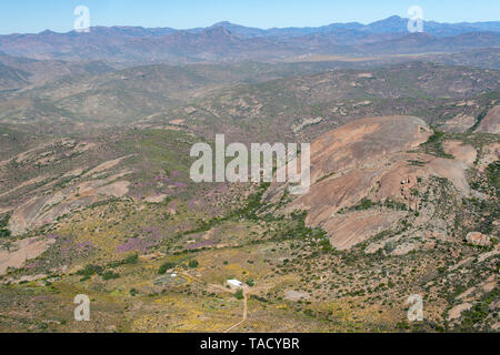 Vue aérienne du terrain à la parc national Namaqua dans la province du Cap du Nord de l'Afrique du Sud. Banque D'Images