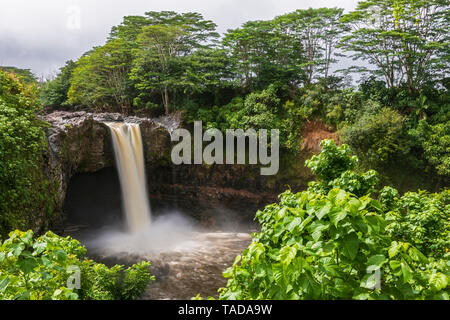 USA, Hawaii, Big Island, Hawaii, Rainbow Falls Banque D'Images