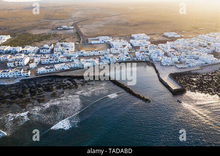 Espagne, Canaries, Lanzarote, Caleta de Famara, vue aérienne Banque D'Images