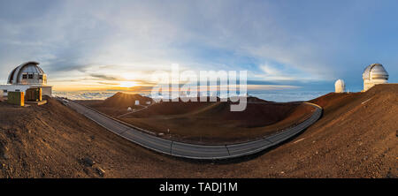 USA, Hawaii, Big Island, volcan Mauna Kea, le Mauna Kea Observatories, Mauna Kea Access Road, United Kingdom Infrared Telescope, Télescope James Clerk Maxwell, Smithsonian submillimeter Array, télescope Subaru, Keck-Observatorium Banque D'Images