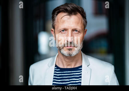 Portrait d'homme mûr avec barbe grisonnante Banque D'Images