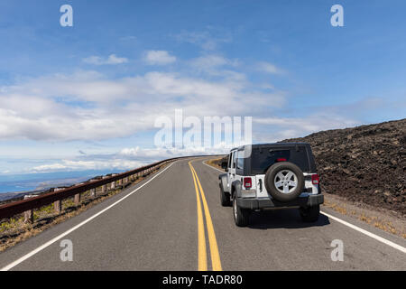 USA, New York, le Parc National des Volcans, champs de lave, véhicule hors route sur la chaîne de cratères Road Banque D'Images