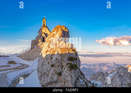 Petite chapelle au sommet de la montagne Wendelstein, Bavière, Allemagne Banque D'Images