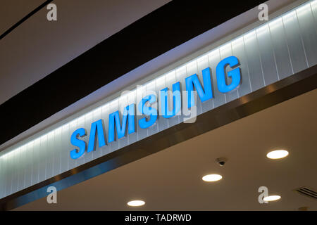 Bangkok, Thaïlande - 22 mai 2019 : Samsung logo en face de la boutique. Banque D'Images