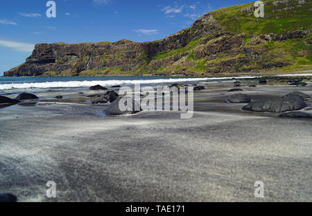 La plage de Talisker est près du village de Carbost sur l'île de Skye Banque D'Images