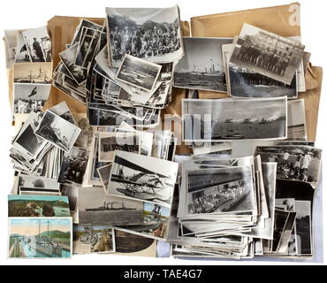 Croix de chevalier porteur, le capitaine de corvette et commandant de l'U-74 Eitel-Friedrich Kentrat - photographies grand groupe avec environ mille photos documentant la carrière militaire du commandant de sous-marin (U-74 et U-196). Représentés sont sa formation, voyages à l'étranger sur le croiseur Emden' et ''Schlesien' le navire de guerre, des scènes typiques de la vie à bord et de permission à terre, beaucoup de détails techniques, et des uniformes. Le sous-marin photos montrent la mise en service, de l'équipage aligné, tourelle, rare (interdit) photos de l'intérieur, des portraits avec Knight's C, Editorial-Use-seulement Banque D'Images