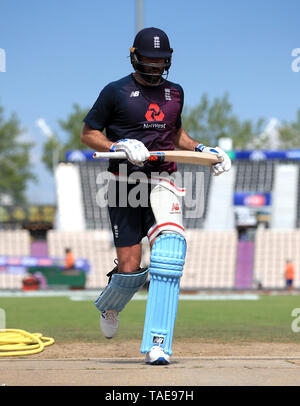 L'Angleterre Liam Plunkett au cours d'une session de filets au Hampshire Bol, Southampton. Banque D'Images