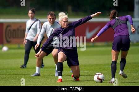 England's Millie clair durant une session de formation à St George's Park, Burton. Banque D'Images