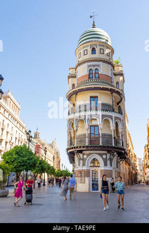 Arrondi, fin de ligne, immeuble d'angle Edificio de la Adriatica, Avenue de la Constitucion, Séville, Andalousie, Espagne Banque D'Images