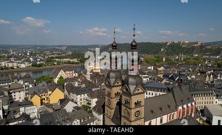 Vue sur la vieille ville avec l'église de Notre Chère Dame et Florinskirche drone, l'enregistrement, Koblenz, Rhénanie-Palatinat, Allemagne Banque D'Images