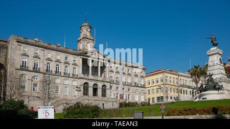 Stock Exchange Palacio da Bolsa et Monument Monumento ao Infante Dom Henrique, un monument de l'Infant Dom Henrique, Porto, Portugal Banque D'Images