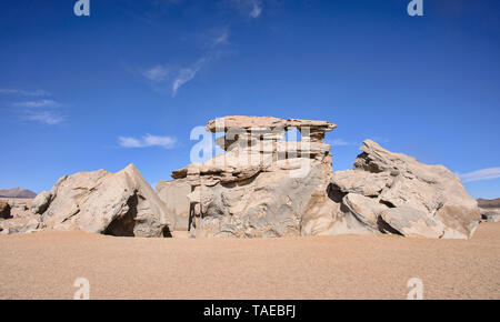 L'Arbol de la Piedra 'Arbre de Pierre, roches érodées' dans le Salar de Uyuni, Bolivie Banque D'Images