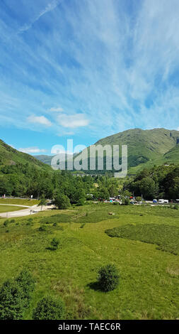 Le Glenfinnan Monument est situé sur les rives du Loch Shiel. Il a été construit en 1815 pour marquer la place où, en 1745, la norme du Prince Charles Banque D'Images