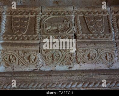 Frontal del maestro de Santa Tecla / Sepulcro de Guillem II de Pozuelo de Bearn, siglo XIII, Reial Monestir de Santa Maria de Santes Creus. Banque D'Images