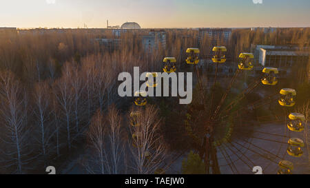 Drone image prise sur les attractions du Pripyat, l'Ukraine, à l'intérieur de la zone d'exclusion de Tchernobyl Banque D'Images