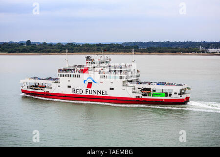 SOUTHAMPTON, ANGLETERRE - 18 septembre 2016 : Red Funnel, est une compagnie de ferry qui transporte des passagers, véhicules et fret sur les liaisons entre l'anglais Banque D'Images