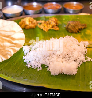 Vue sur place d'un repas végétarien thali en Inde. Banque D'Images