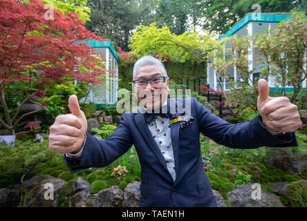 Kazuyuki Ishihara au 2019 RHS Chelsea Flower Show, avec 'Green' est activée, un artisan jardin à rafraîchir et se détendre qu'il a conçu et a remporté une autre médaille d'or. Banque D'Images