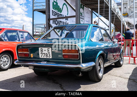 Siège FIAT 124 sport dans l'esprit de Montjuic circuit de Barcelone car show. Banque D'Images