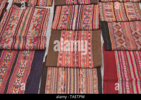 Pour les textiles traditionnels Yampara, vente, la Bolivie Tarabuco Banque D'Images