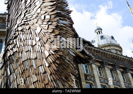 Le couteau Angel est à Birmingham. Le 27ft-haute d'art est entièrement fait de couteaux 100 000 qui ont été recueillies dans le cadre d'armes à l'amnistie par la police Banque D'Images