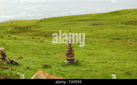 Neist Point est une petite presqu'île sur l'île écossaise de Skye et son phare marque le point le plus occidental de l'île. Banque D'Images