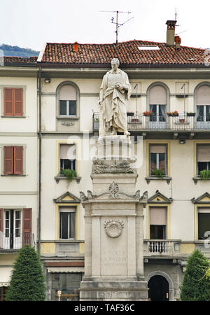 Monument à Alessandro Volta Alessandro Volta au square à Côme. Italie Banque D'Images