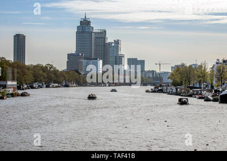 Vue sur la rivière Amstel à Amsterdam aux Pays-Bas 2018 Banque D'Images