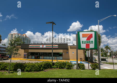 Fort Lauderdale, FL, 5/17/2019 : Avis d'un 7 Eleven. Banque D'Images