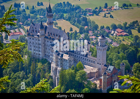 Le château de Neuschwanstein à Schwangau, Bavière en Allemagne. Ostallgäu. Alpes Allgäu. Angle élevé. Banque D'Images