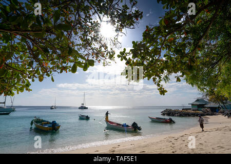 Mustique Island est une exclusivité, paradise, escapade et destination des Caraïbes avec un beau village de pêcheurs et de plages de sable blanc. Île privée. Banque D'Images