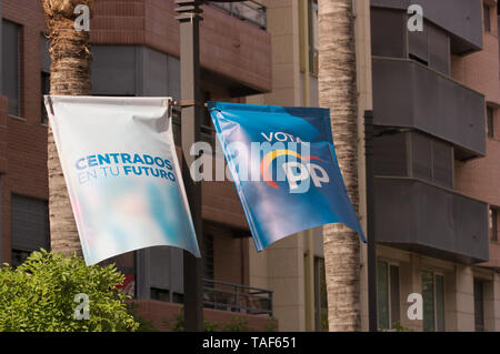 Mai, 2019. Campagne de publicité bannières du parti populaire en Espagne pour les élections européennes et municipales de l'année 2019 Banque D'Images