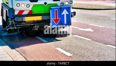 Le nettoyage de la rue weeper street dans la ville de Zwolle Banque D'Images