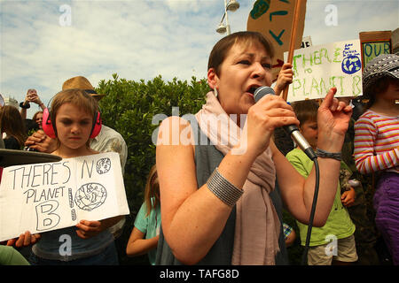 Brighton, UK. 24 mai, 2019. Les enfants de l'école de Brighton en grève pour faire campagne et la demande que le gouvernement fasse quelque chose à propos du réchauffement planétaire. Credit : Rupert Rivett/Alamy Live News Banque D'Images