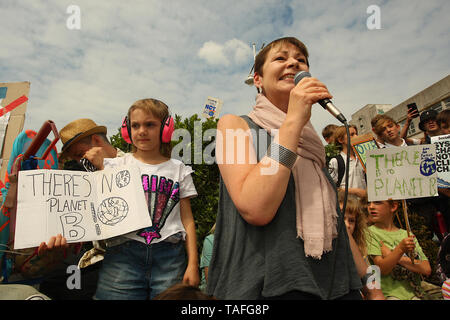 Brighton, UK. 24 mai, 2019. Les enfants de l'école de Brighton en grève pour faire campagne et la demande que le gouvernement fasse quelque chose à propos du réchauffement planétaire. Credit : Rupert Rivett/Alamy Live News Banque D'Images