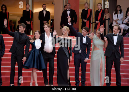 Cannes, France. 24 mai, 2019. 72e Festival du Film de Cannes 2019, tapis rouge film : '' "Sybil" Photo : Arthur Harari, Laure Calamy, Justine Triet, Gaspard Ulliel, Virginie Efira, Adèle Exarchopoulos : Crédit Photo Agency indépendante/Alamy Live News Banque D'Images