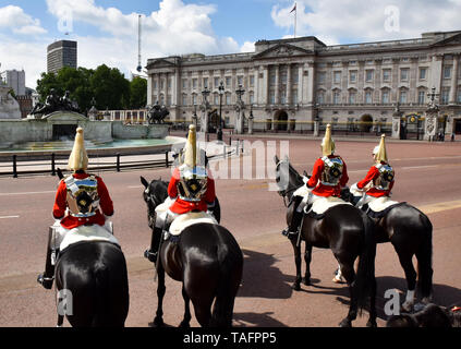 Le Mall, Londres, Royaume-Uni. 25 mai, 2019. L'examen général, la première répétition pour la parade du couleur. Crédit : Matthieu Chattle/Alamy Live News Banque D'Images