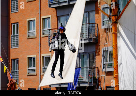 Gloucester, Gloucestershire, Royaume-Uni, 25 mai 2019. Le 10e festival des Grands Voiliers de Gloucester commence aujourd'hui. annoncée comme une journée remplie de plaisir pour toute la famille. Le Harbourside est pleine d'artistes, chanteurs de marin, historique de reconstitution historique et bien sûr, les pirates. Les vraies stars sont bien sûr les grands voiliers, ainsi appelé en raison de leur gréement traditionnel. Crédit : Mr Standfast/Alamy Live News Banque D'Images