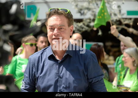 Vienne, Autriche. 25th mai 2019. Discute avec les candidats de l'UE le samedi 25th mai 2019 dans la ville de Lugner à Vienne. L'image montre le meilleur candidat de l'UE du Green Werner Kogler. Credit: Franz PERC / Alamy Live News Banque D'Images